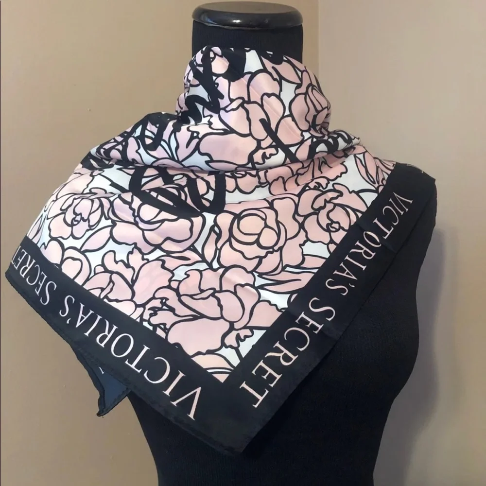 Victoria’s Secret scarf - Picture 6 of 8